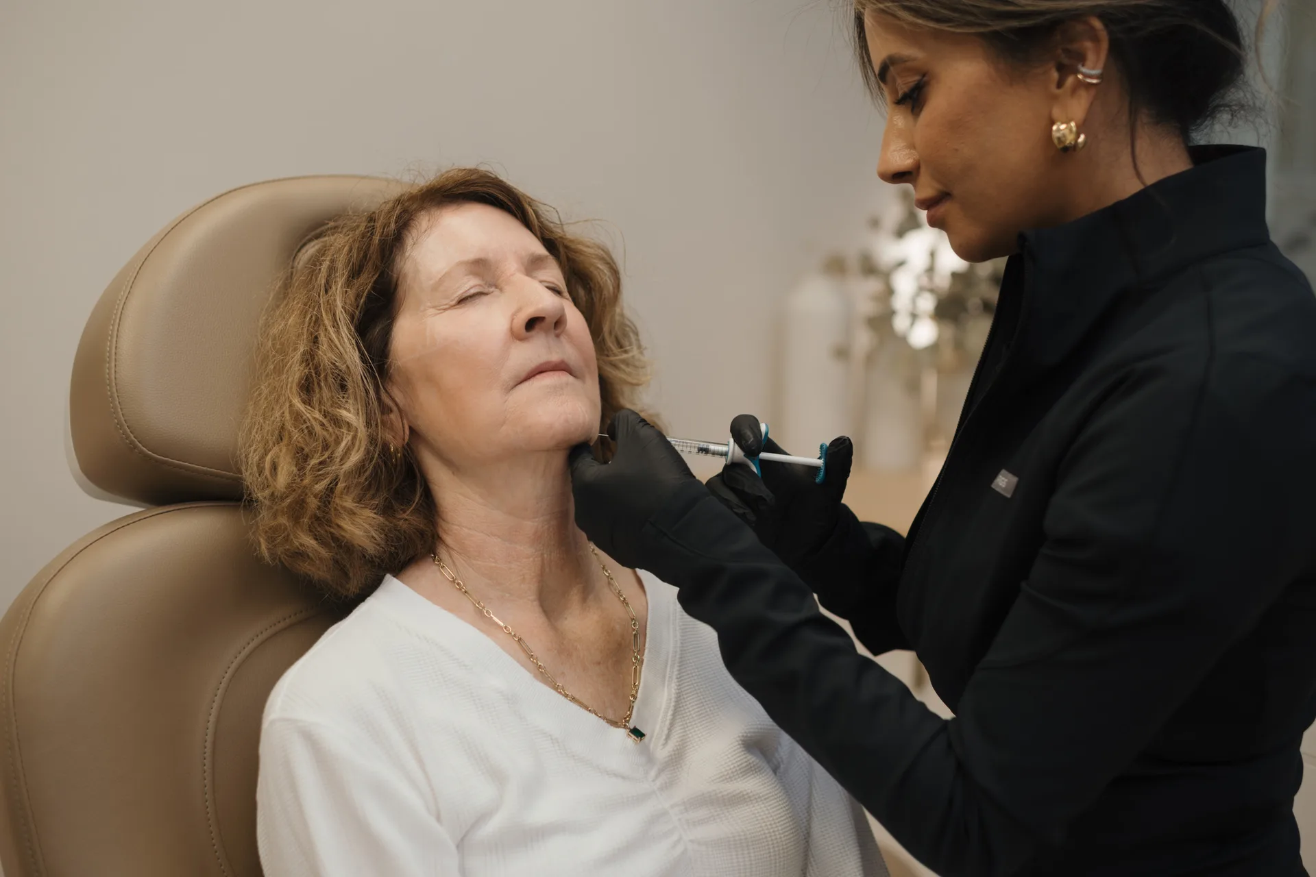 Oak Haus provider performing Botox treatment